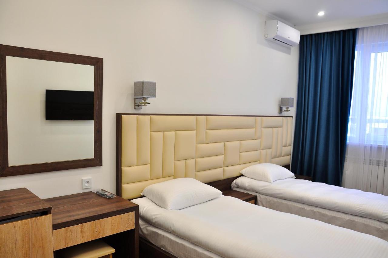 Vertoni Hotel Erevan Esterno foto