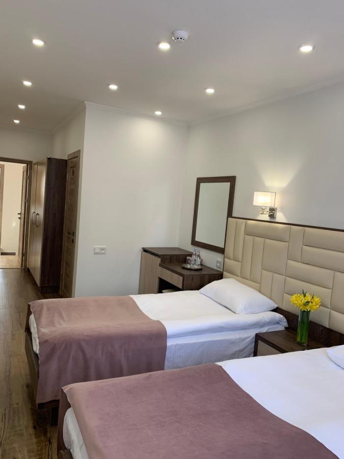 Vertoni Hotel Erevan Esterno foto