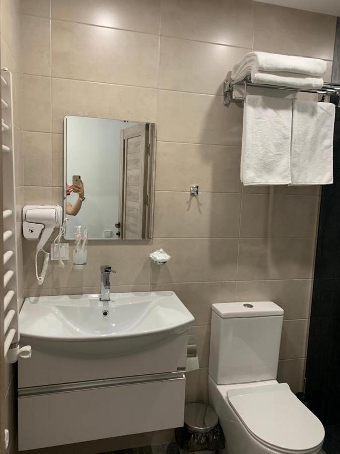 Vertoni Hotel Erevan Esterno foto